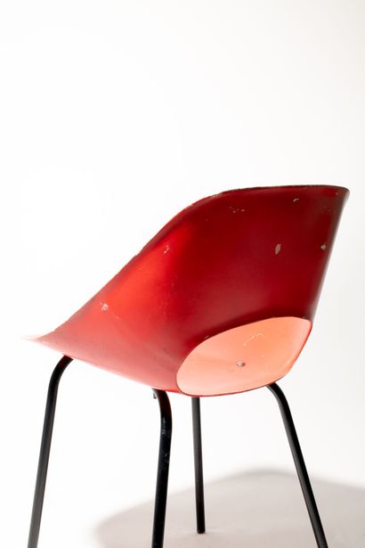 Pierre GUARICHE (1926-1995) Deux chaises, modèle Tulipe

Création 1954

Résine polyester...
