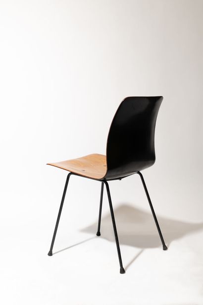 PAGHOLZ (Manufacture Allemande) Chaise empilable

Assise bois, piètement métal laqué...