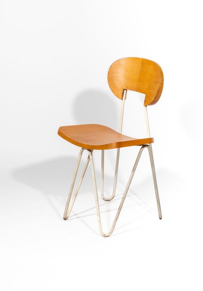 César JANELLO Chair, model W

Circa 1947

Wooden seat and back, white lacquered metal...