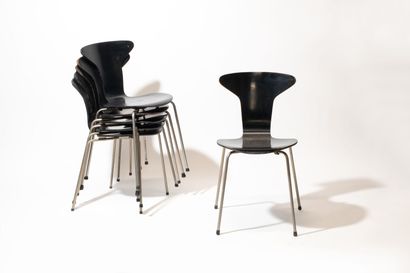 Arne JACOBSEN (1902-1971) Suite of six chairs, model Moustique, n°3105

Created in...