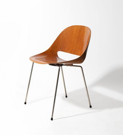 Léon STYNEN (1899-1990) 
Chair, model SL58 




Created in 1958




Wooden seat,...