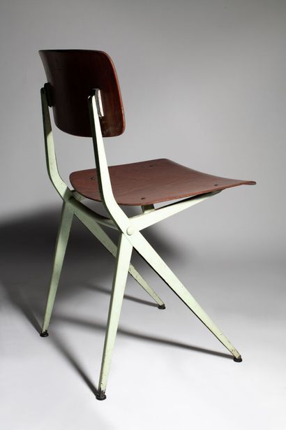 FRISO KRAMER (1922-2019) Suite of four chairs, Result model

Wooden seat, pistachio...