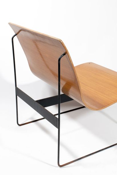 Günter RENKEL (Travail Allemand) Pair of armchairs

1959

wooden seat, black lacquered...
