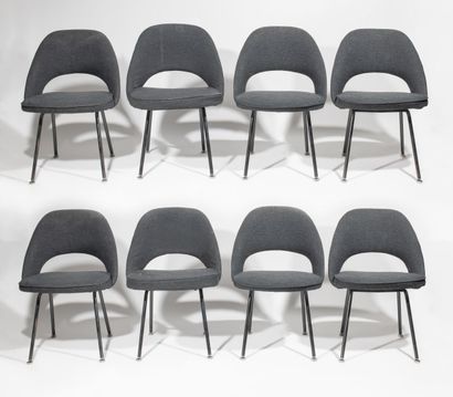 Eero Saarinen (1910-1961) Suite de 8 chaises, modèle Conférence

Garniture tissus...