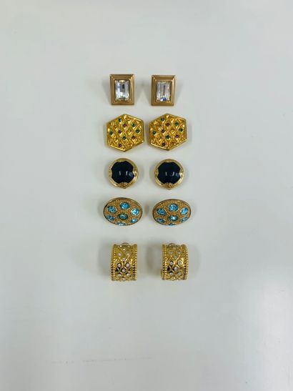 SWAROVSKI 1980's 

3 pairs of ear clips and 2 pairs of ear chips in gold metal

Siglés...