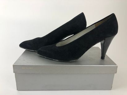 CHRISTIAN DIOR 1980's 

Three pairs of pumps, size 8 1/2

Two boxes of Christian...