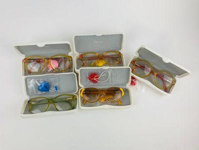 CHRISTIAN DIOR JUNIOR 1980's 

Lot including 5 pairs of Dior Junior glasses

Cases...