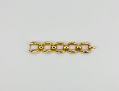 CHRISTIAN DIOR 1980's 

Bracelet with 5 links in gold-plated metal.

Marked Chr....
