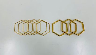 null 1980's 

Lot of 9 gold metal bracelets of hexagonal shape 

Condition report...