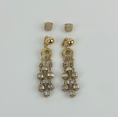 CHRISTIAN DIOR 1980's 

Two pairs of ear clips in gold metal and rhinestones.

Marked...