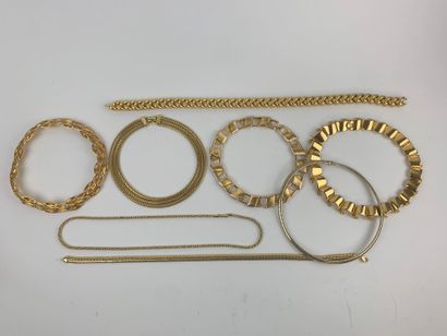 null 1980's

 Lot of 8 various gilded metal necklaces 

 Condition report : Very...
