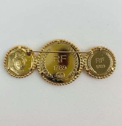 CHRISTIAN DIOR 1989 

Parure comprenant en métal doré à applications de pièces RF...