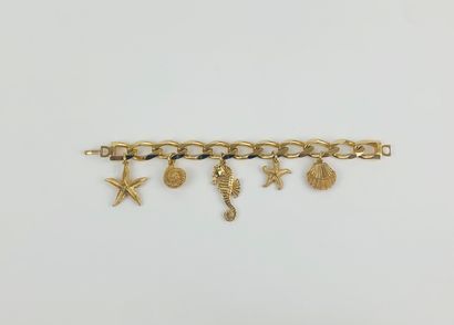 CHRISTIAN DIOR Années 1980 

Bracelet gourmette en métal doré à 5 pampilles sur le...