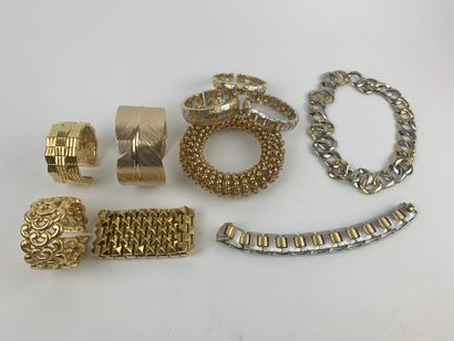 null 1980's 

Lot of various bracelets and necklaces in gold and silver metal

 Condition...