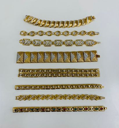 SWAROVSKI 1980's

 Lot of 8 gold metal and rhinestone bracelets 

Condition report:...