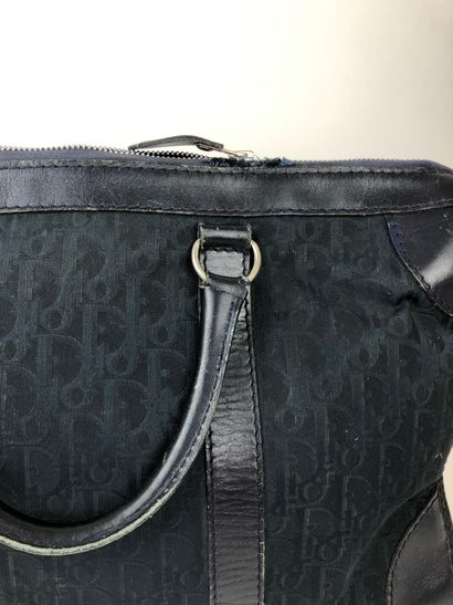 CHRISTIAN DIOR 1980's 

Bag in monogrammed canvas and night blue leather

25 x 40...