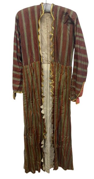 null Manteau de femme brodé
Travail Ottoman, fin XIXème siècle
En l'état