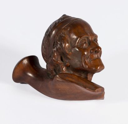 null Élément de pipe en buis sculpté figurant un portrait de Voltaire