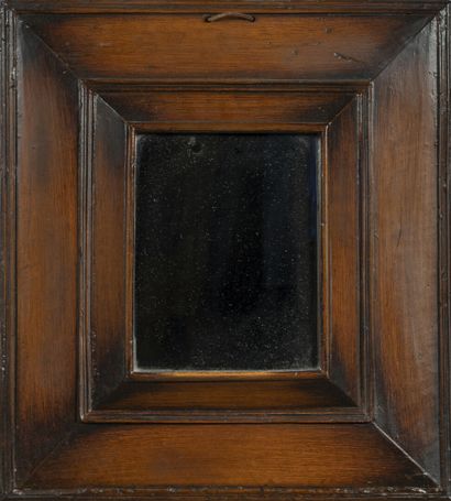 null Miroir de style Louis XIII
A fronton, en métal repoussé
100 x 56 cm
On joint...