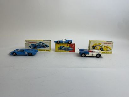 DINKY TOYS ENGLAND- Trois voitures de course ref 200: Matra 630, BE, with its box...