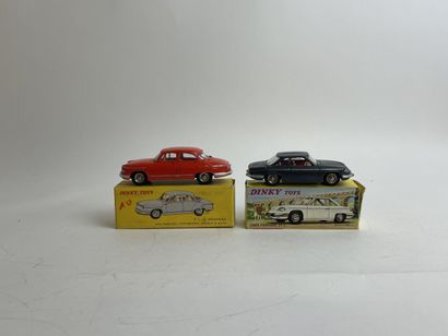 DINKY TOYS FRANCE ref 524: Coach Panhard 24C, some pitting on the paint, with its...