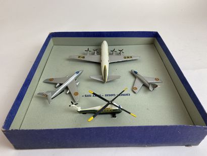 DINKY TOYS FRANCE - Ref 60 Coffret Avions Including 4 devices 60A 60B, 60D, 60E
TBE
Cardboard...