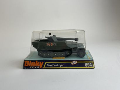 DINKY TOYS ENGLAND-Ref 694: Tank Destroyer et ref 683 Chieftain tank et ref 692 Leopard...