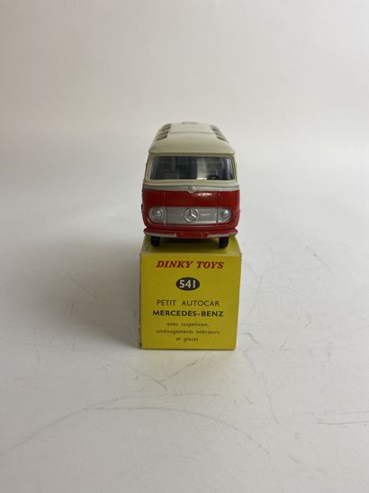 DINKY TOYS FRANCE - Ref 541 Petit Autocar Mercedes Benz Red and cream color, TBE
Cardboard...