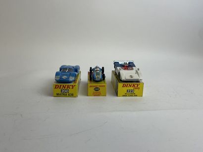 DINKY TOYS ENGLAND- Trois voitures de course ref 200: Matra 630, BE, with its box...