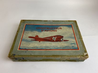 MECCANO - Constructeur d'Avions Bad condition
Damaged cardboard box
We joined some...