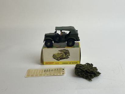 DINKY TOYS FRANCE- Ref 810 : Command car militaire With plastic tarpaulin, pilot...