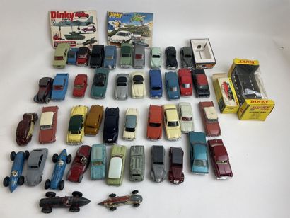 DINKY TOYS - Fort lot d'épaves Various models 
Poor general condition
Without box
Three...
