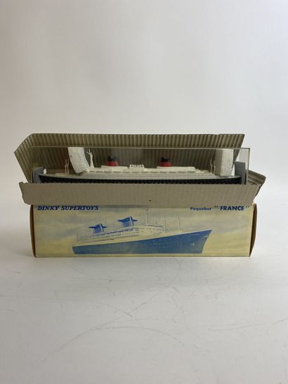 DINKY SUPERTOYS FRANCE - Ref 870 Paquebot France Red and black hull, white deck and...