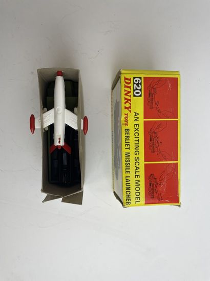 DINKY TOYS ENGLAND-ref 620-Berliet Carrier lance-missiles BE with white missile with...