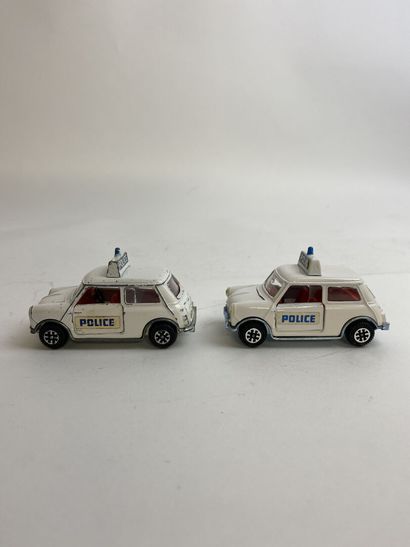 DINKY TOYS ENGLAND-ref 254: Range Rover Police et ref 270: Ford Escort Panda Police...