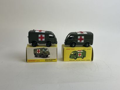 DINKY TOYS FRANCE-Ref 820 et ref. 807: Deux ambulances militaires Renault-Carrier...