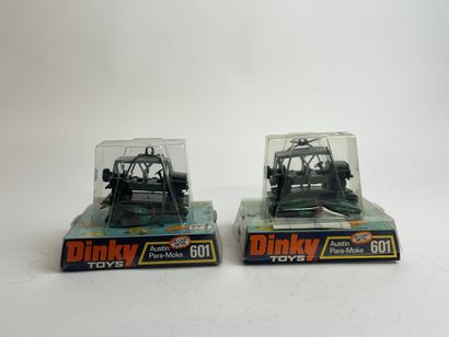 DINKY TOYS ENGLAND- Ref 601: Deux Austin Para-Moke one BE, with parachute, base and...