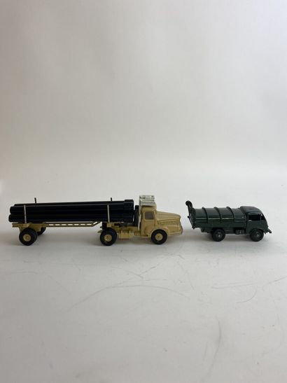DINKY TOYS FRANCE - Ref 39B Tracteur Unic Saharien Beige and white color, with only...