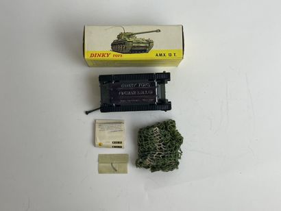 DINKY TOYS FRANCE-ref 801-Char AMX 13T TBE, avec stickers, antennes et filet de camouflage,...