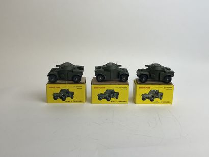 DINKY TOYS FRANCE-ref 814: Trois Auto-mitrailleuses AML Panhard X3-TBE with their...