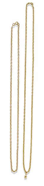 null Two chains in 18K gold (750) with forçat links, total gross weight: 30.35 grs,...