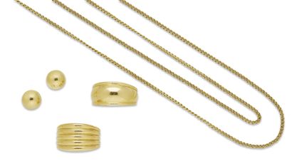 null Gold jewelry set 

composed of a chain, two rings and a pair of earrings in...
