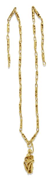 JEAN MAHIE Gold pendant and chain

The 22K (900) gold chain with openwork tubular...