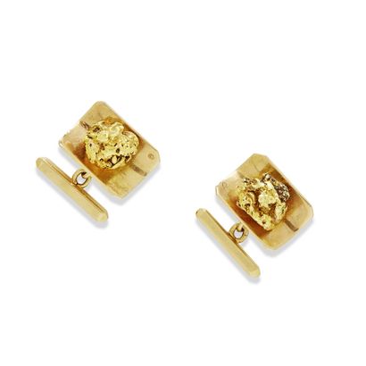 null Pair of 18K (750) gold cufflinks decorated with a nugget, total gross weight:...