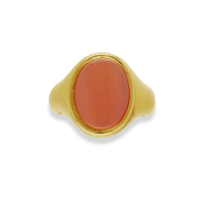null Chevalière in 18K gold (750) decorated with a carnelian, TDD: 60, gross weight...