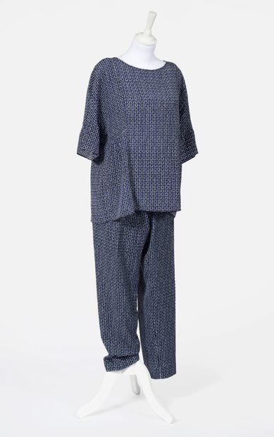 MAX MARA week-end Blue and black geometric print blouse and pants set



Size 44