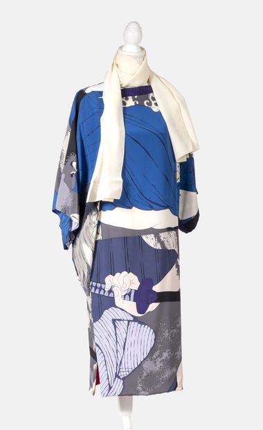 Gianfranco FERRE Kimono-inspired dress in blue silk with Japanese motifs, size 40,...