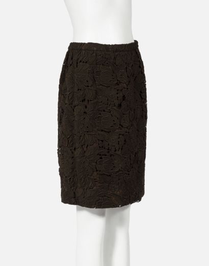 ALAÏA Straight skirt in chocolate suede, size 38, wear, there are two brown skirts...