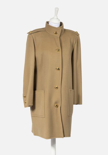 GIVENCHY Beige wool coat with gold buttons

Size 38