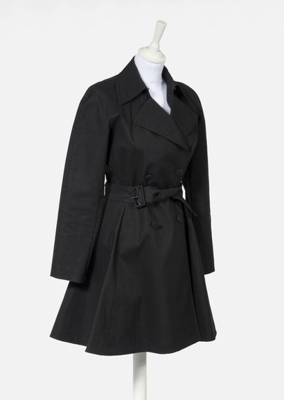 ALAÏA Black coated cotton raincoat with double button closure

and belt



Size ...